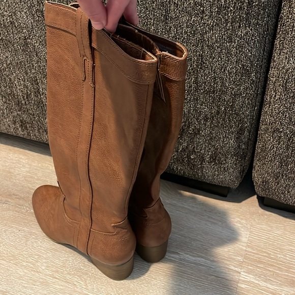 Faux leather riding boots in nearly new condition - Picture 2 of 4